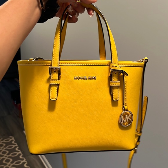 Micheal Kors Purse - Picture 1 of 3